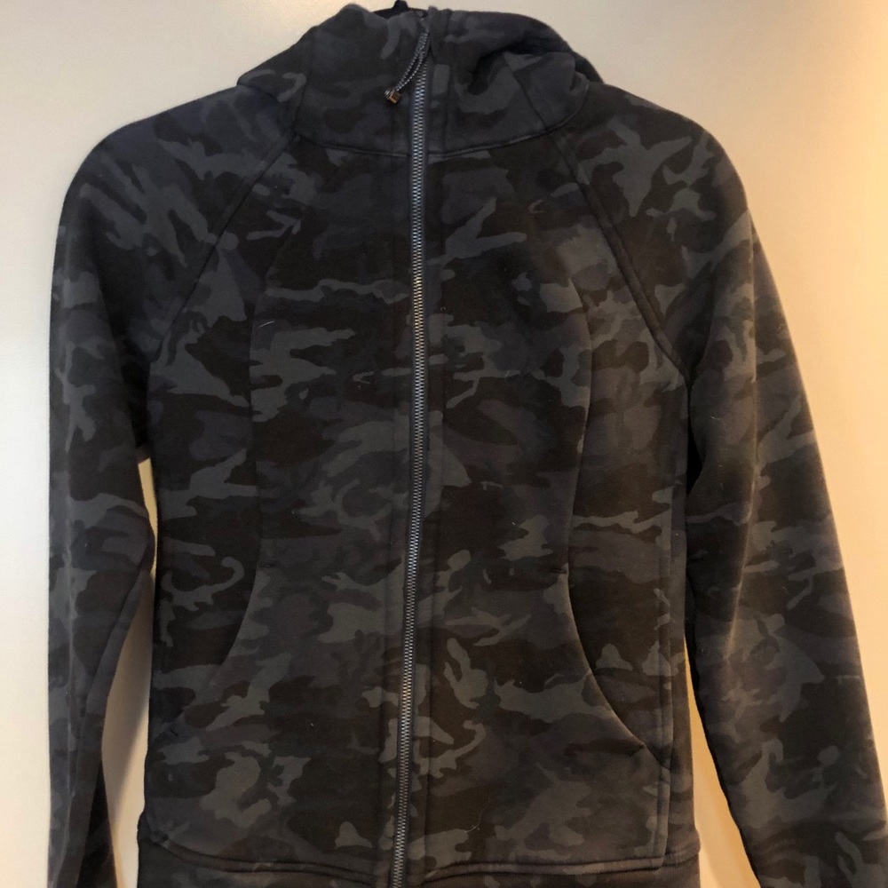 Lululemon camo zip up size 4